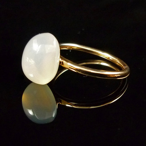 GILARDY GOCCIA Ring aus 18K Roségold mit weißem Chalcedon