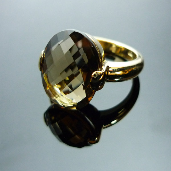 GILARDY CAPRI Ring aus 18K Roségold mit ovalem Rauchquarz